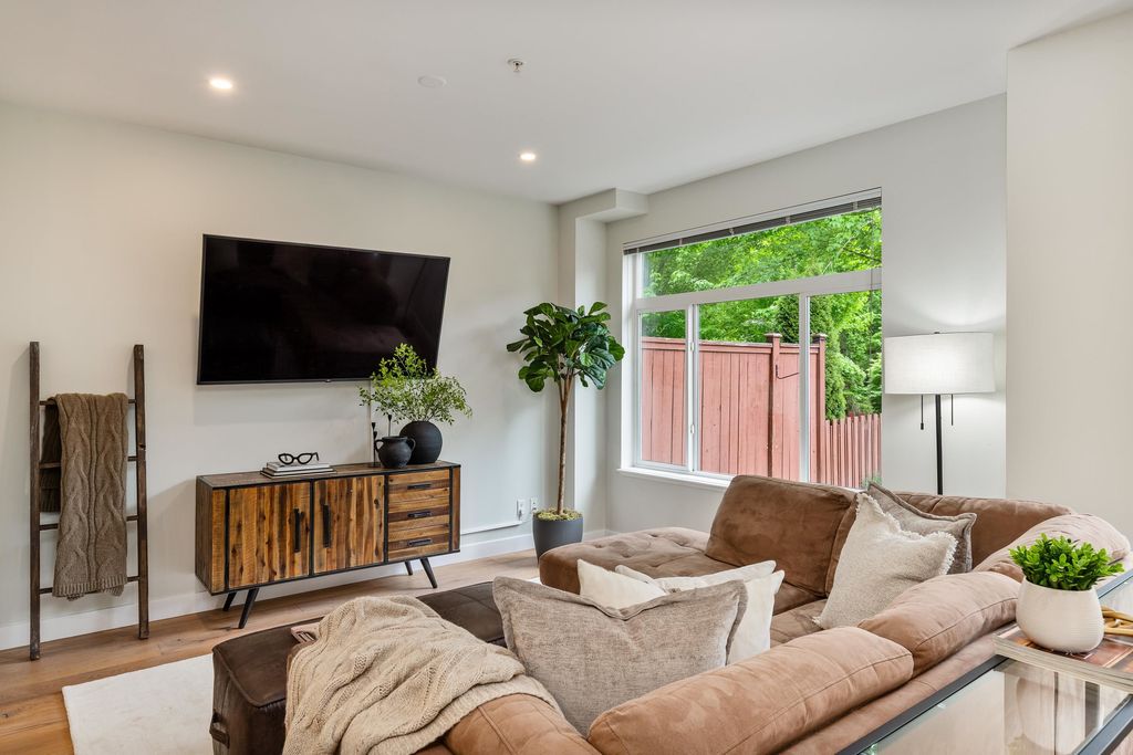 listing image 1100975102061176516