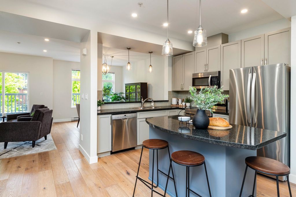 listing image 1104080471483497200