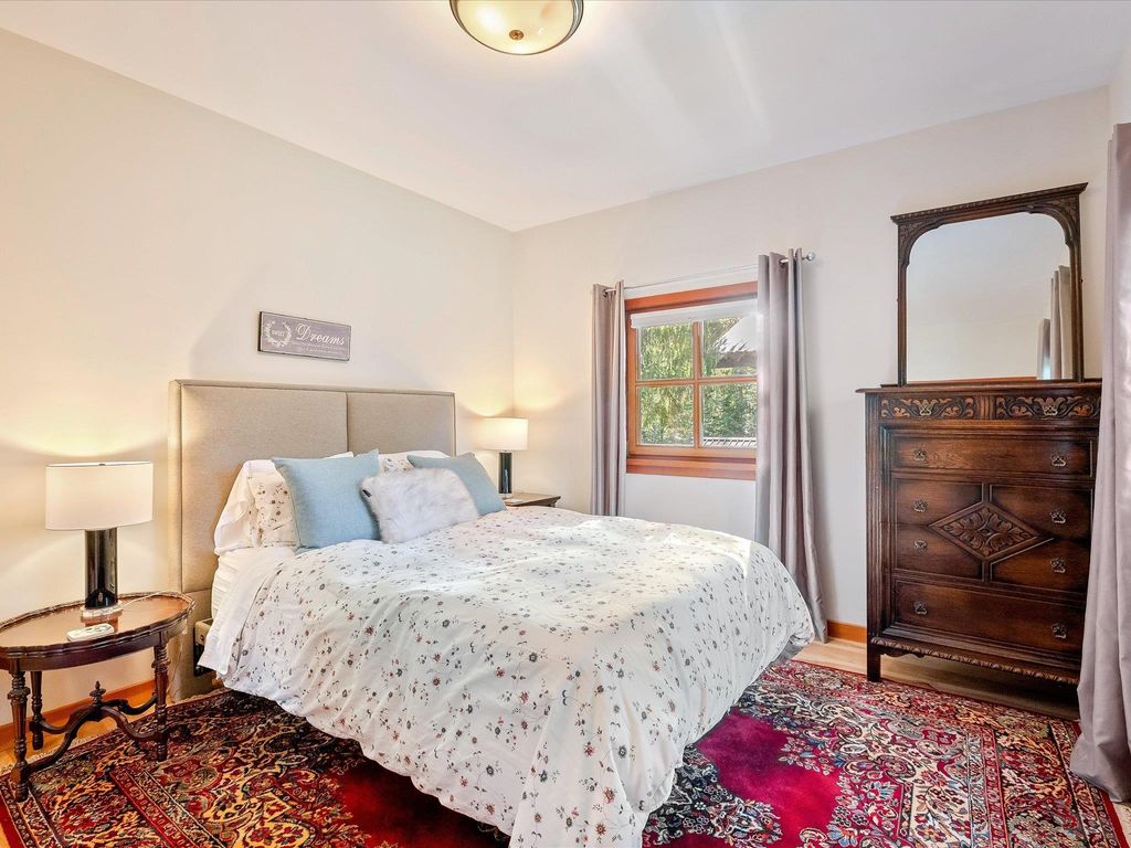 listing image 1104477463162400705