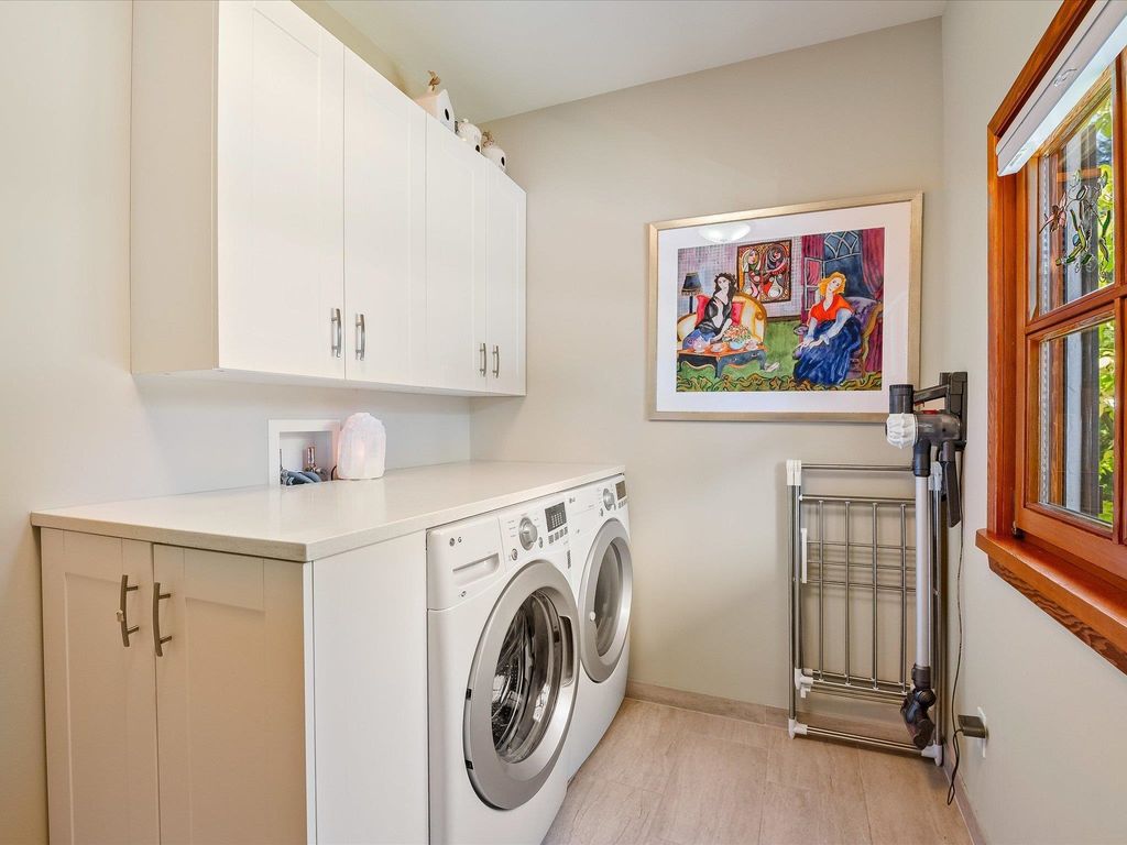 listing image 1105157354658172159