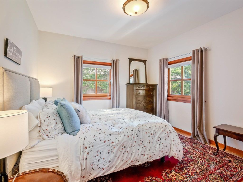 listing image 1104013910915300613