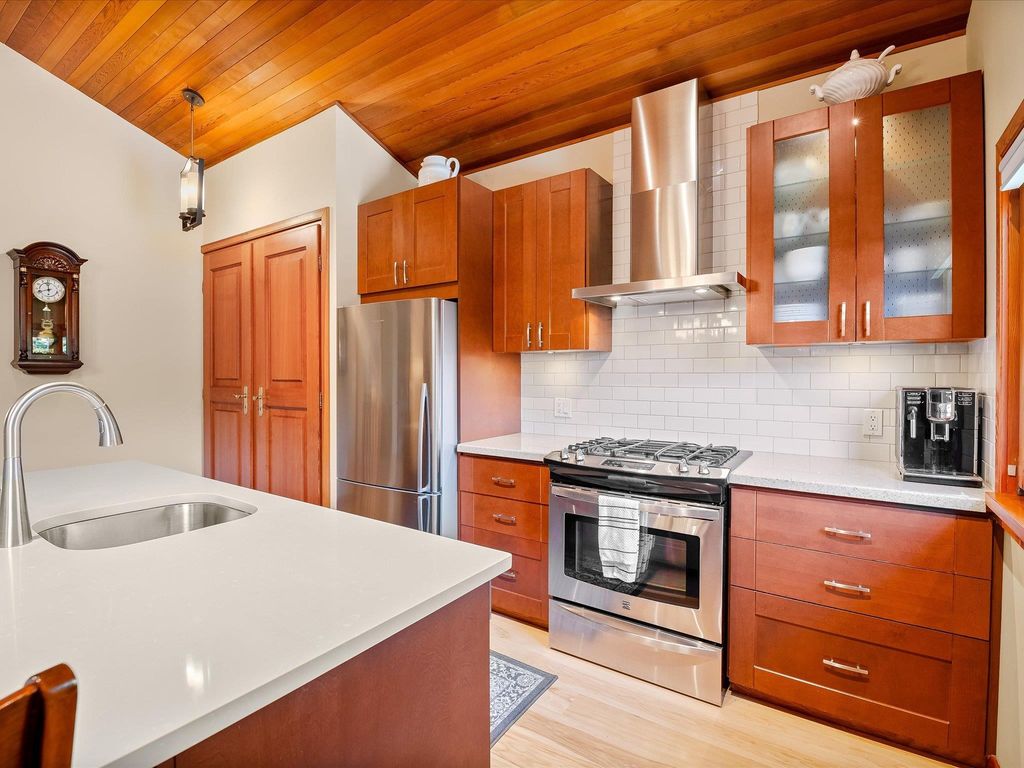 listing image 1105051125466076539