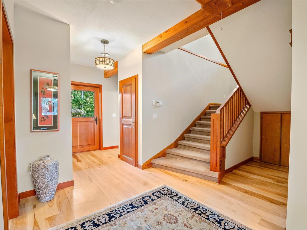 listing image 1101548810212347896