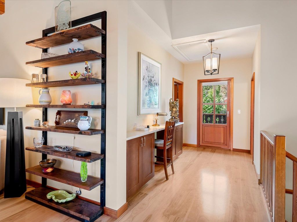 listing image 1101140427957832644