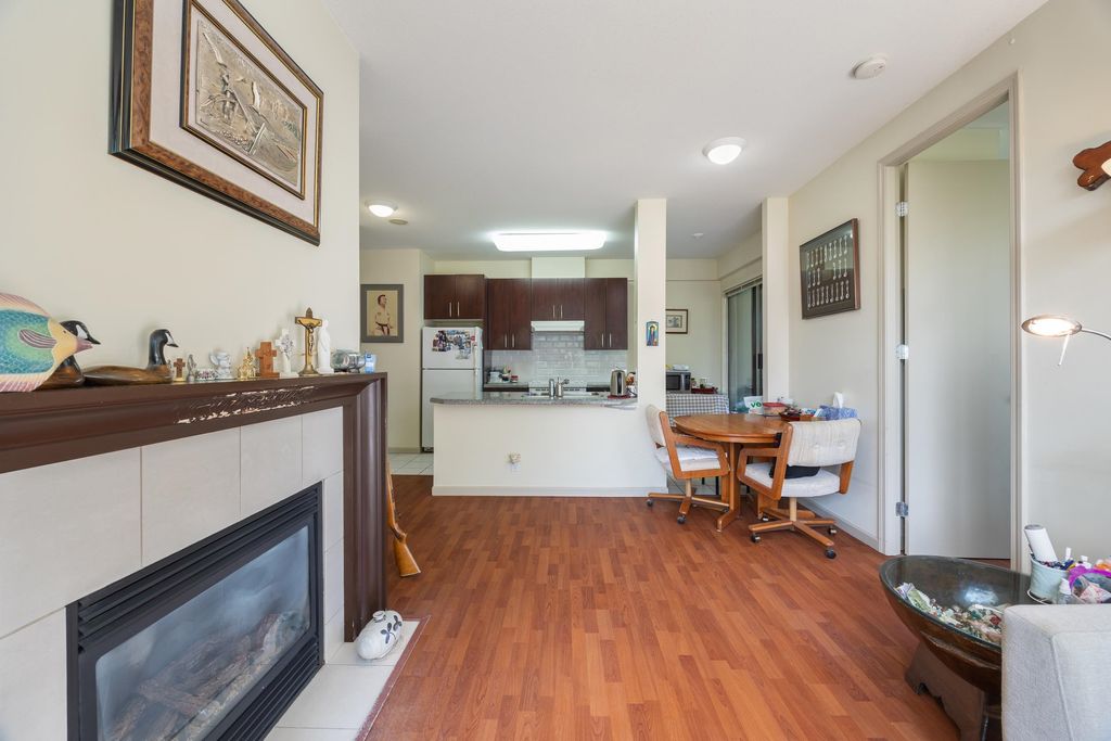 listing image 1102727593859213930
