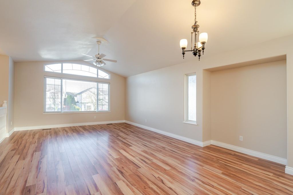 Photo of 34732 7th Avenue, Abbotsford, BC V2S 8C4 (MLS # R3114349)