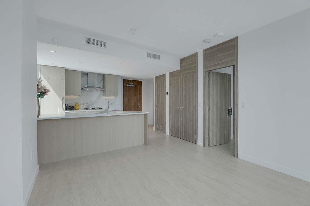 listing image 1104193665741825849