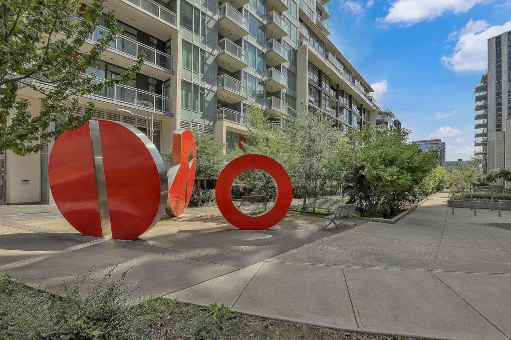 listing image 1109696882507800483