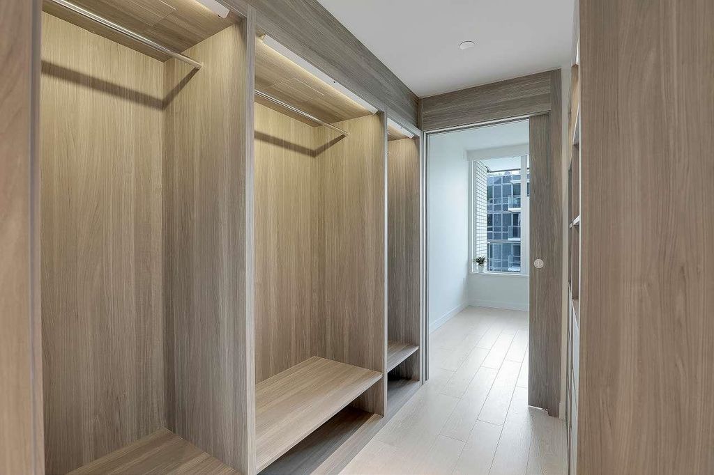 listing image 1105820357237936001