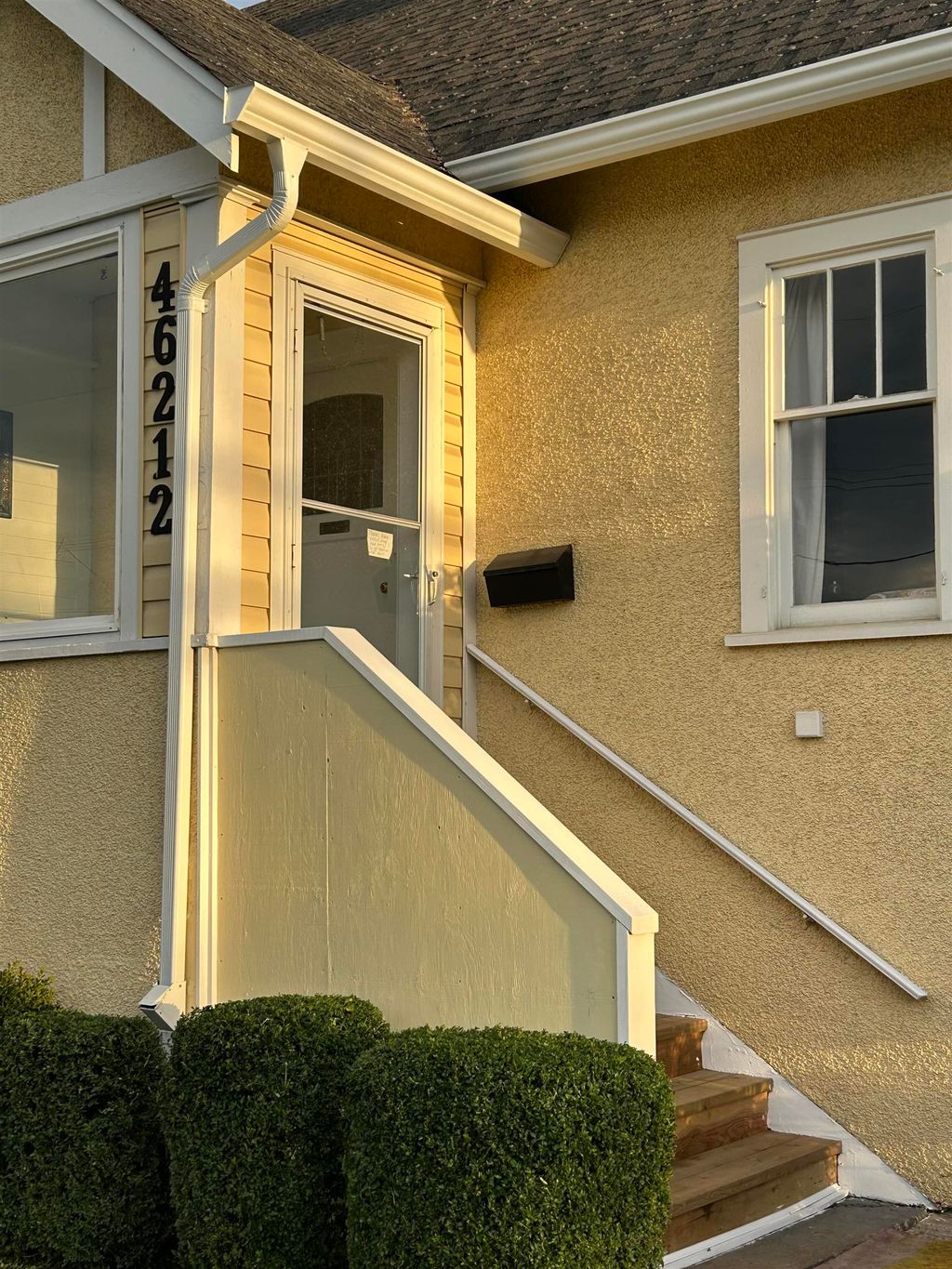 Photo of 46212 Gore Avenue, Chilliwack, BC V2P 2A1 (MLS # R3107842)