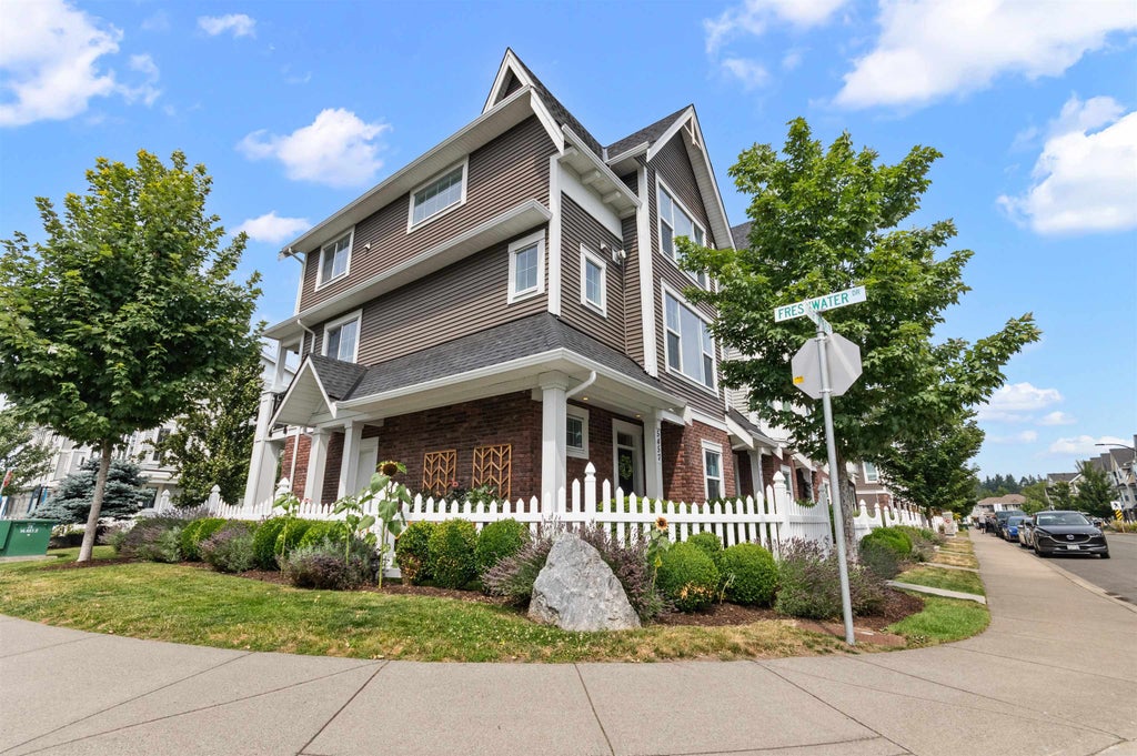 Photo of 5457 Driftwood Street, Chilliwack, BC V2R 6A3 (MLS # R3148483)