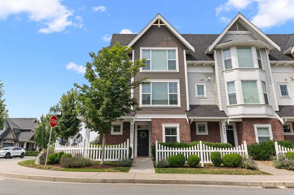 Photo of 5457 Driftwood Street, Chilliwack, BC V2R 6A3 (MLS # R3148483)