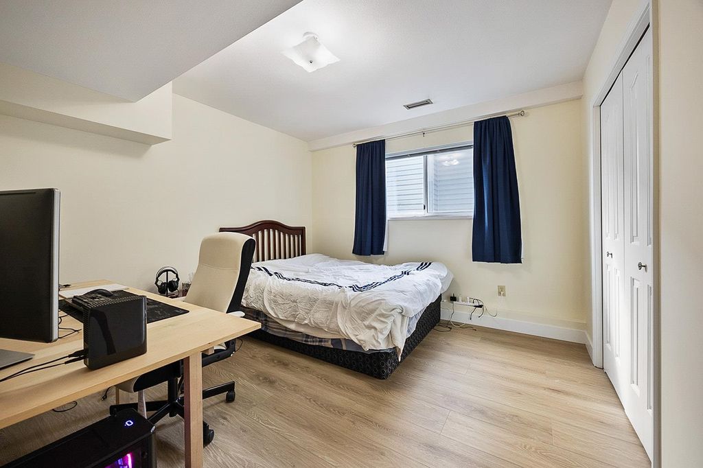 listing image 1107969877387635214