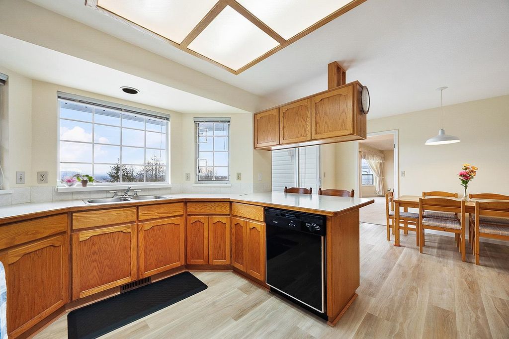 listing image 1104390763344472714