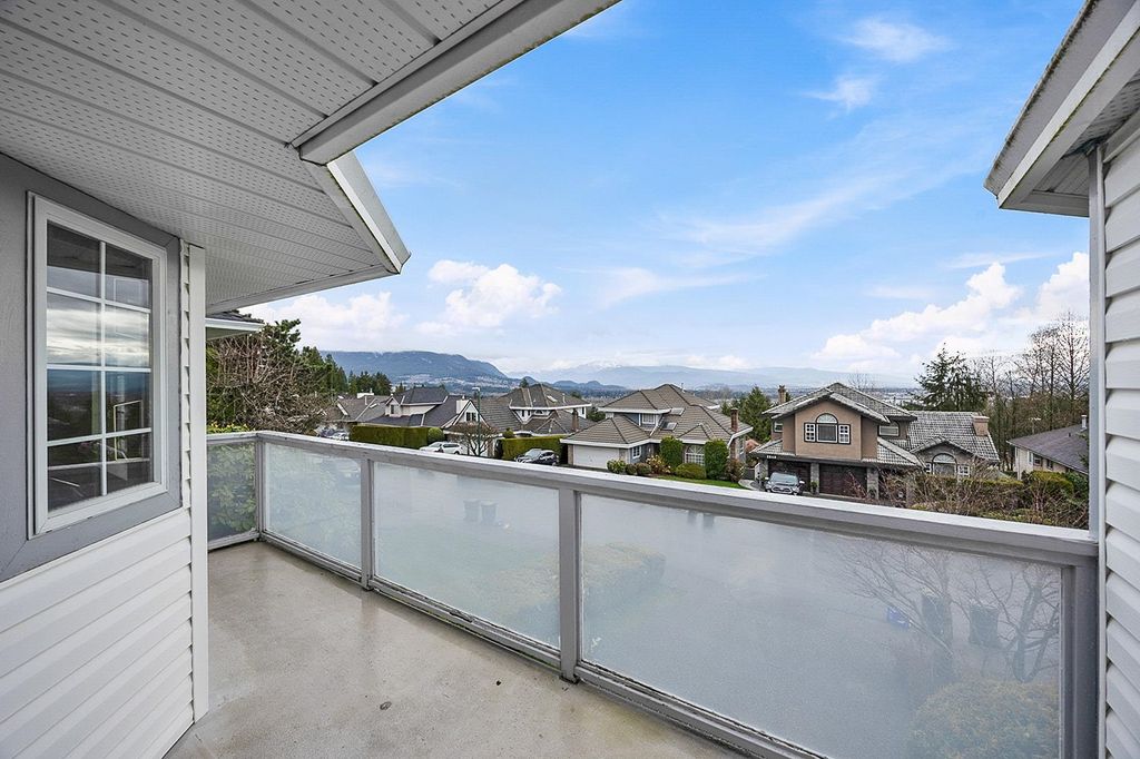 listing image 1101899618792820097
