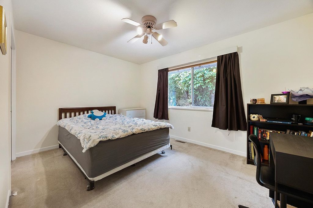 listing image 1103941044743294970