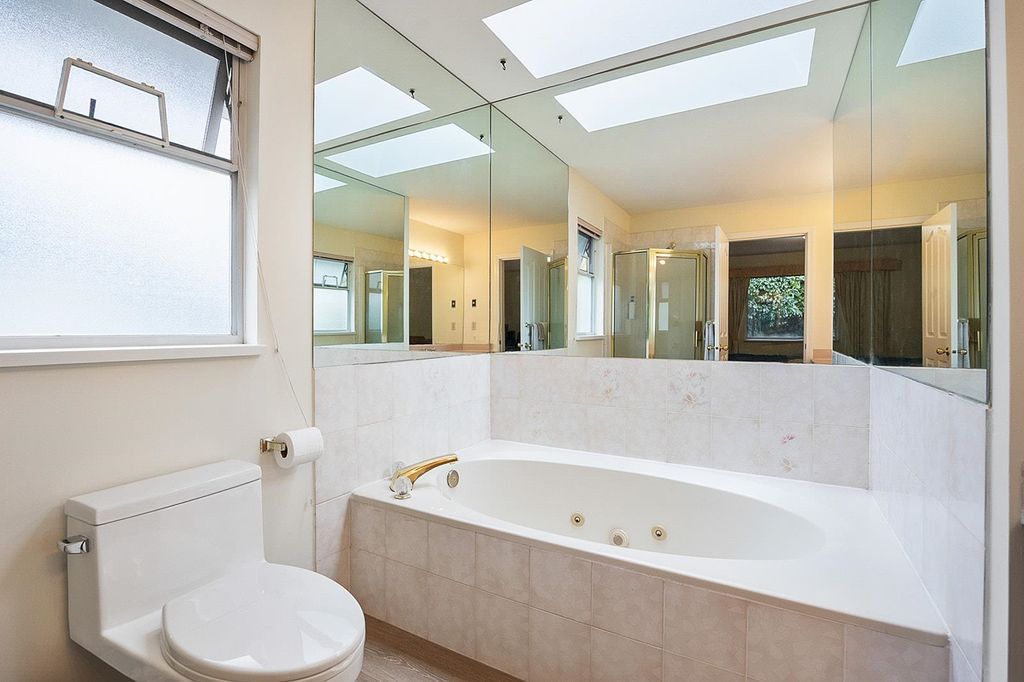 listing image 1105215137640132850