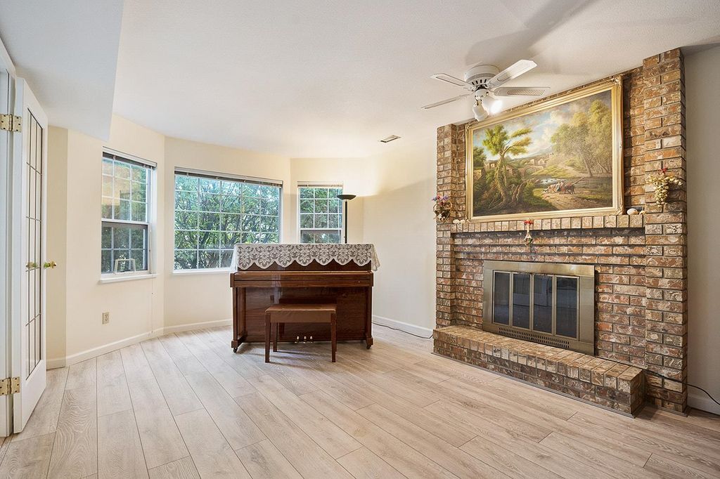 listing image 1101666093140797339