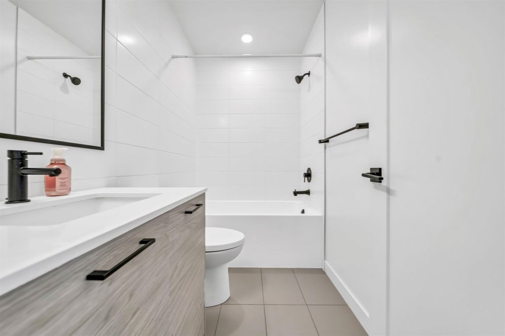 listing image 1109275230983124118