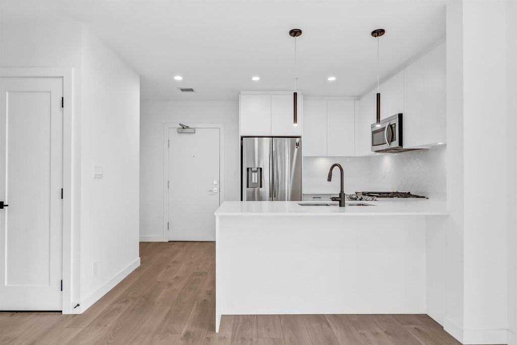 listing image 1100802666726134693