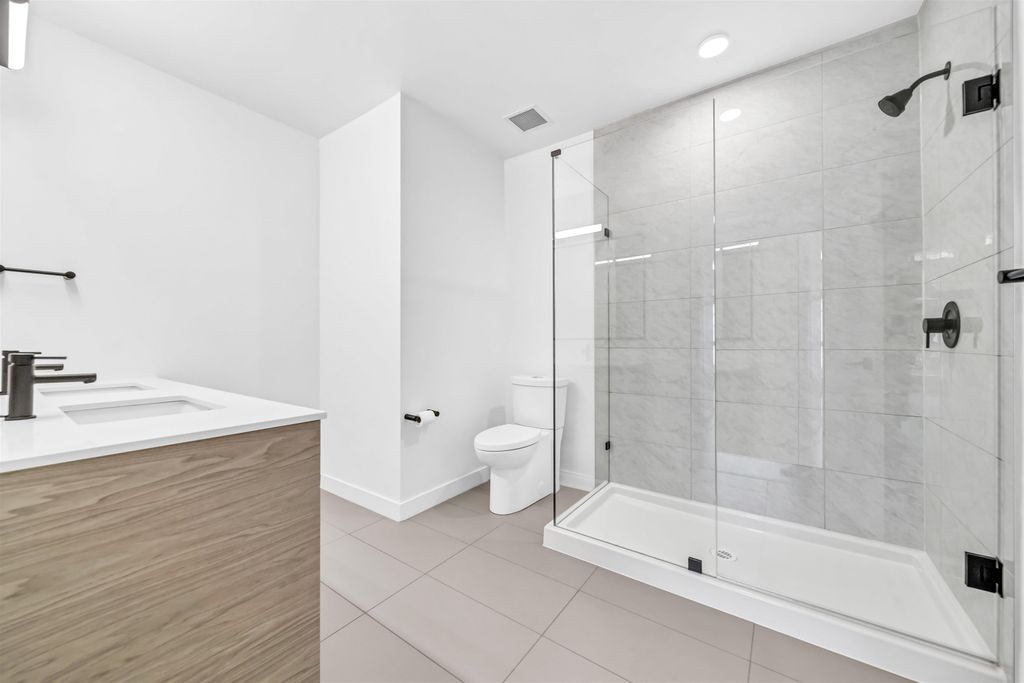 listing image 1102067971776574494