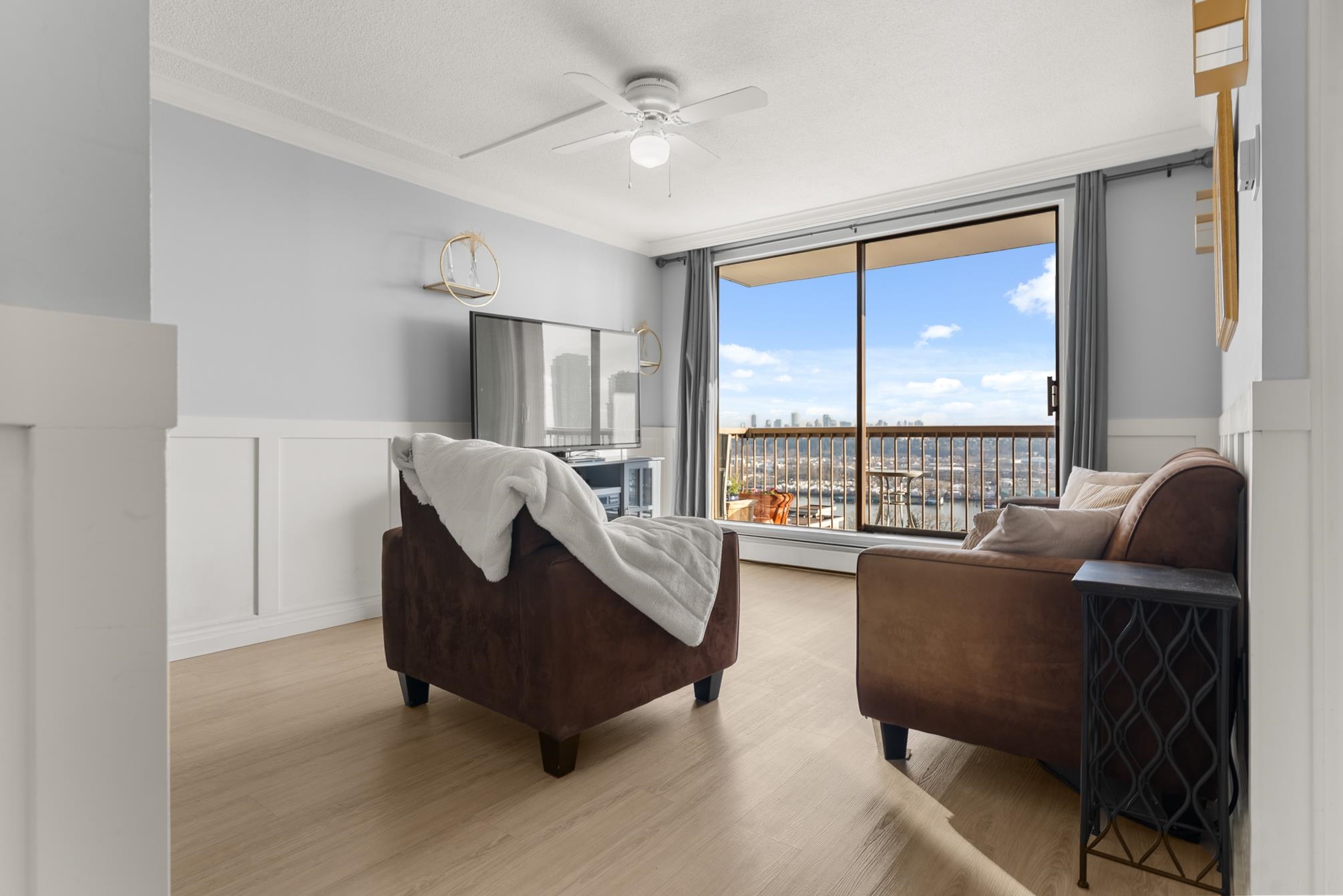 320 Royal Avenue 908