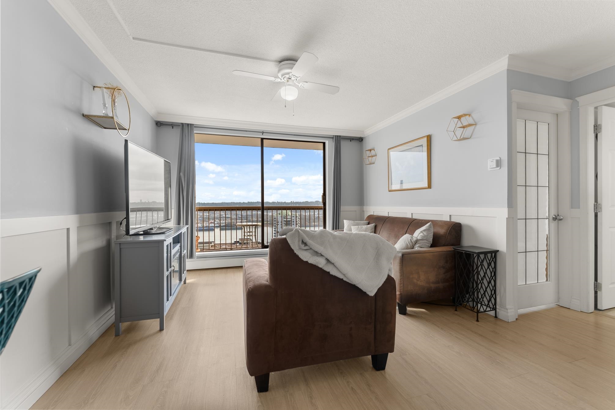 320 Royal Avenue 908