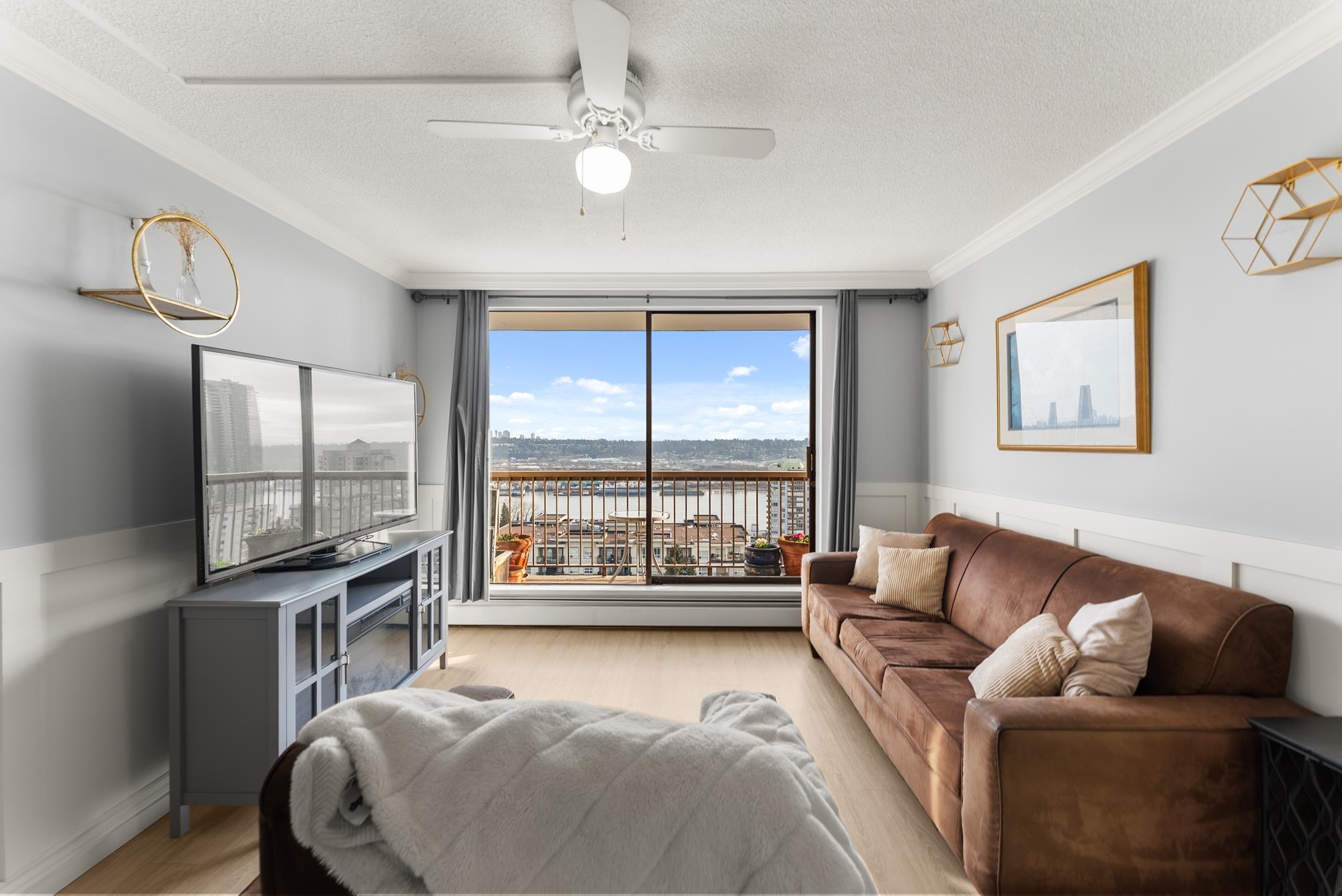 320 Royal Avenue 908