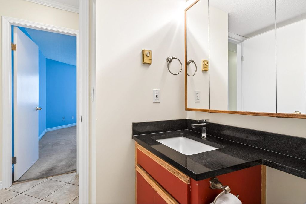 listing image 1104682021682555639