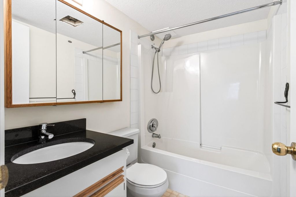 listing image 1103771359355050705