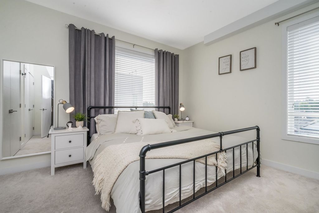 listing image 1102930872368274578