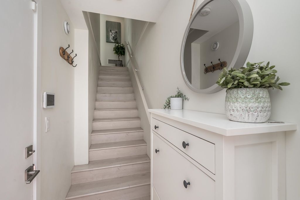 listing image 1100007394804393668