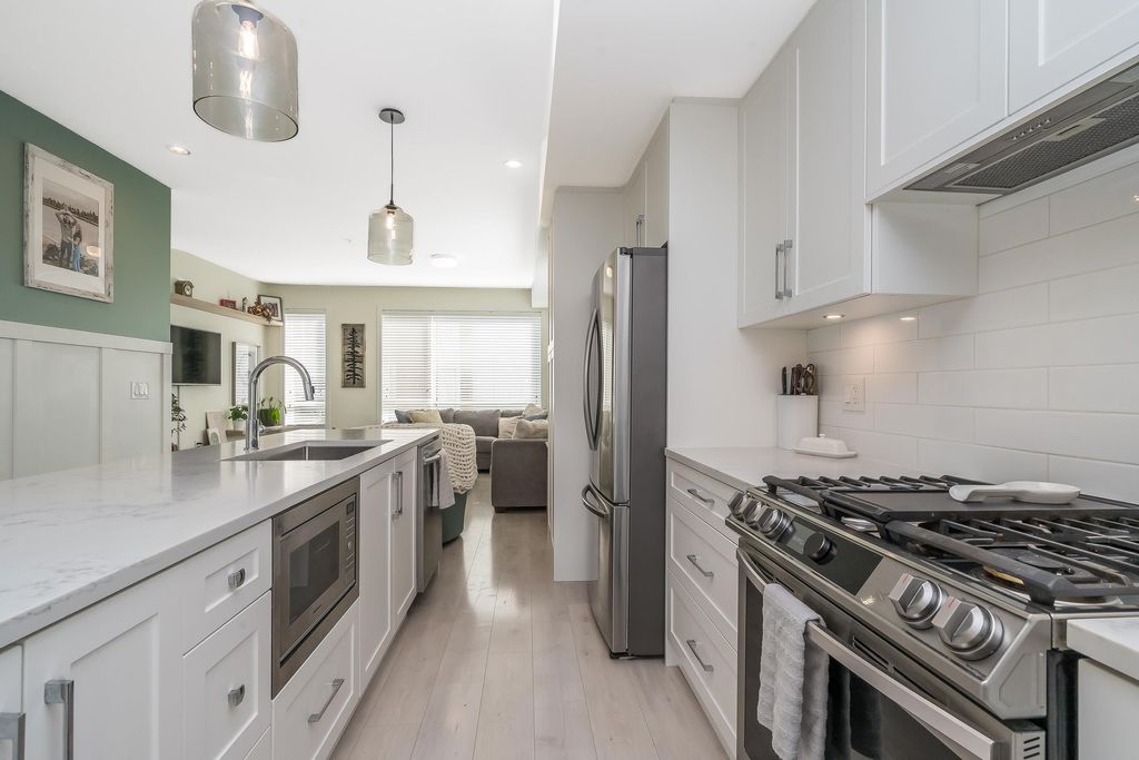 listing image 1106056254495187648