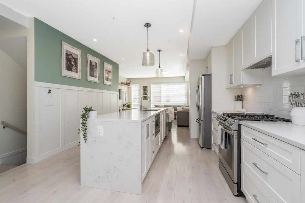 listing image 1105960979406370506