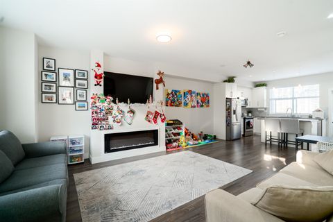 14541 Winter Crescent 57 Surrey BC V4P 0G5