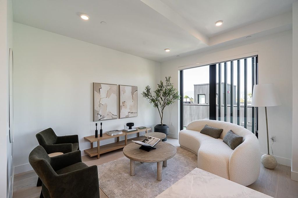 listing image 1106040771635220807