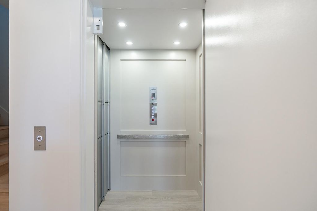 listing image 1100407876501636147