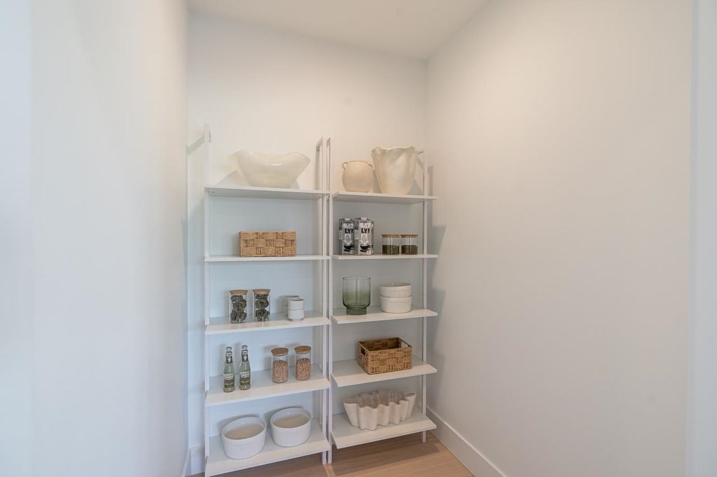 listing image 1109680525079734598