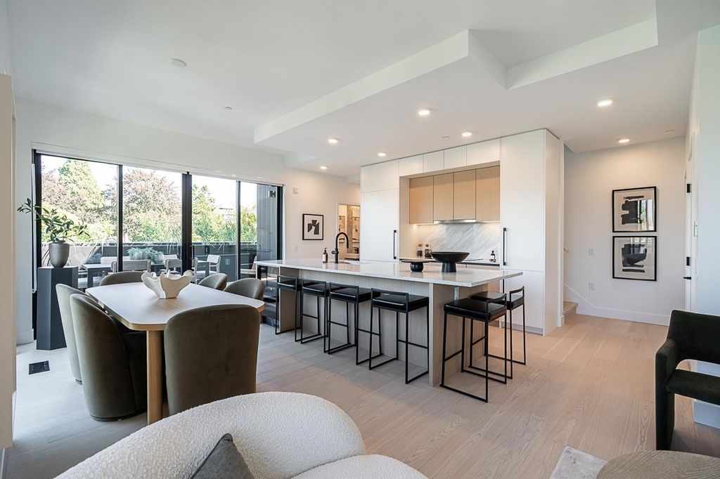 listing image 1102913705110879741
