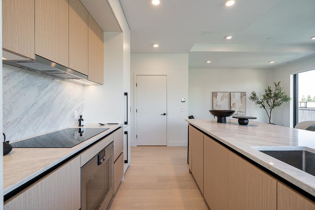 listing image 1101159479665082235