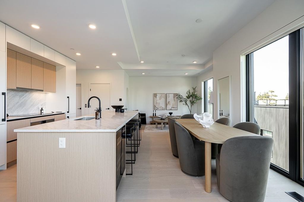 listing image 1105372918415569379