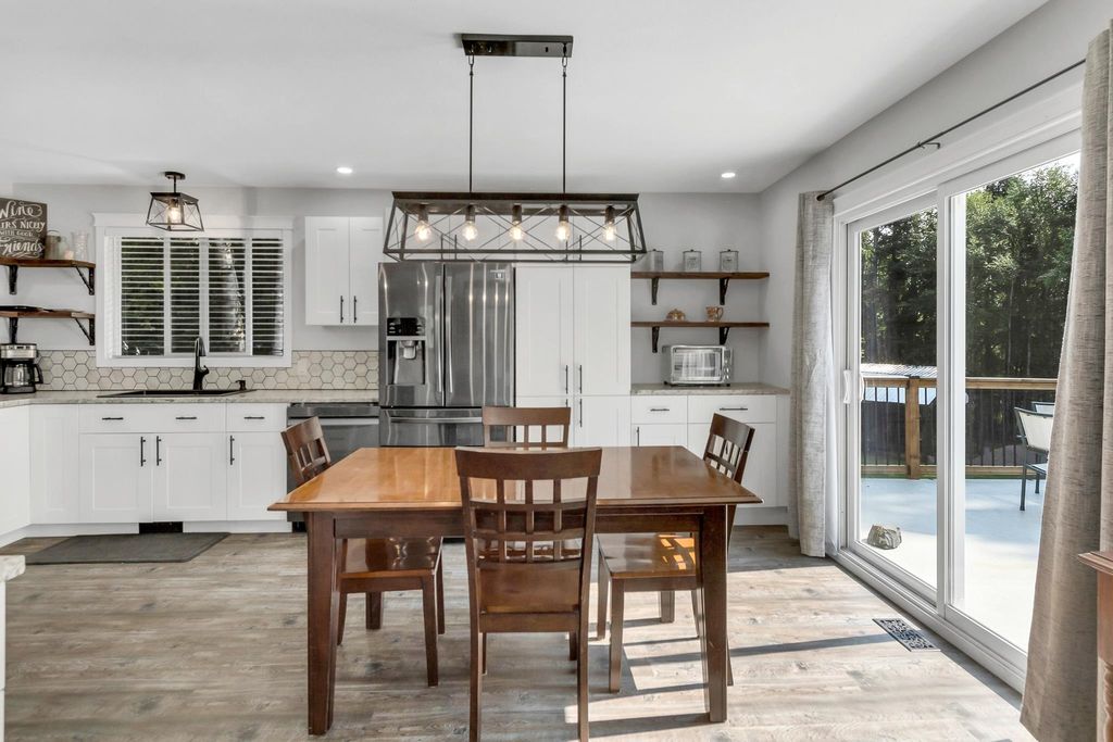 listing image 1103682536757208370