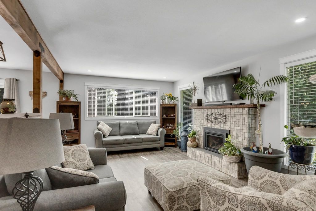 listing image 1100960040590558415