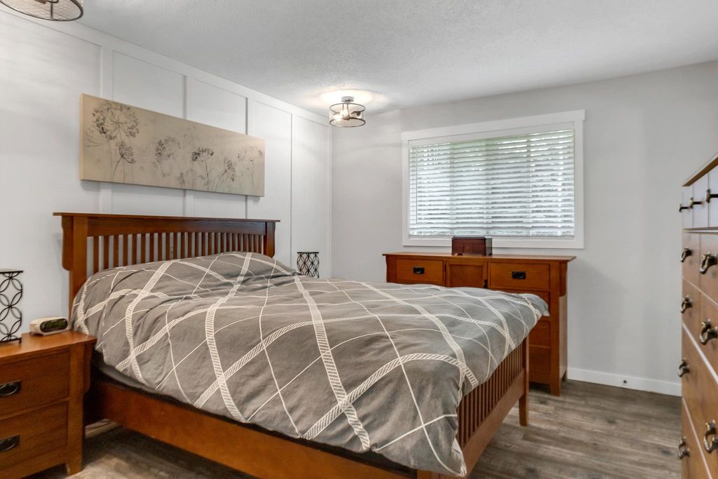 listing image 1103565501450633281