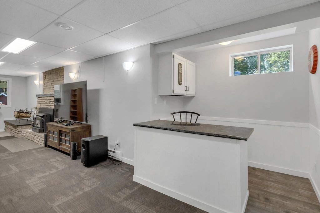 listing image 1109828878284344326