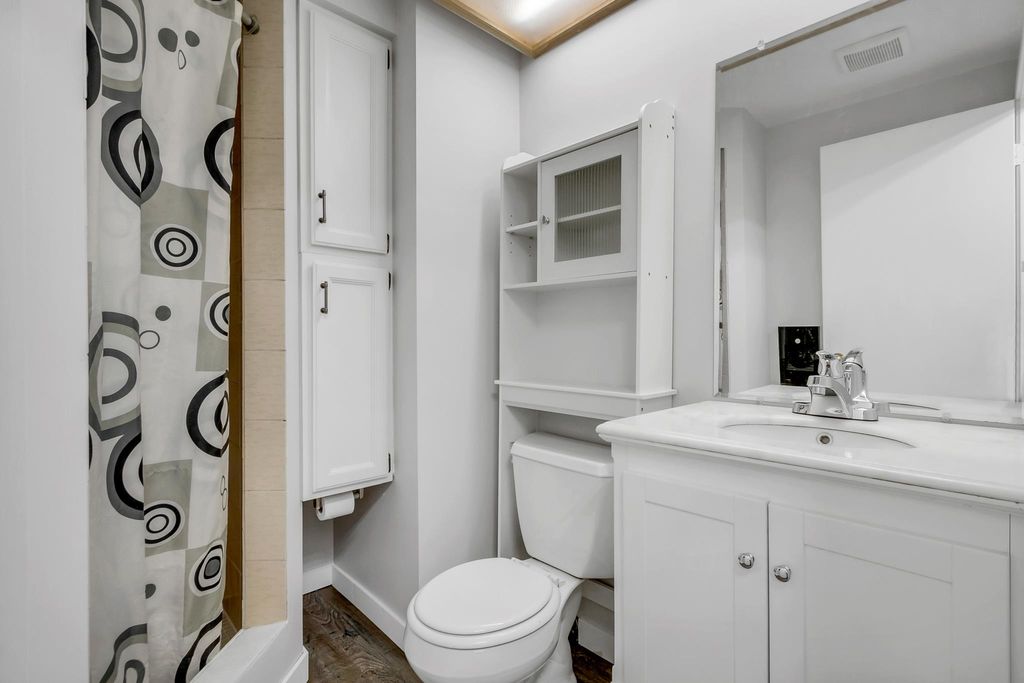 listing image 1103971075153587854