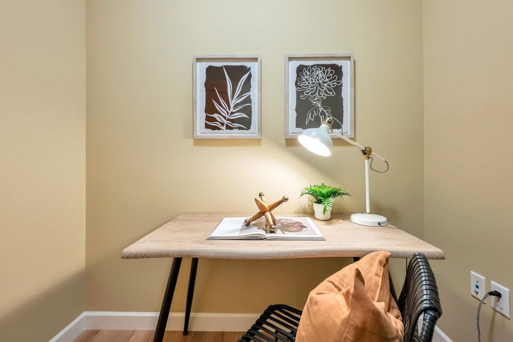 listing image 1106302153736588811