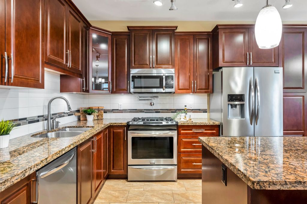 listing image 1102431524314389755