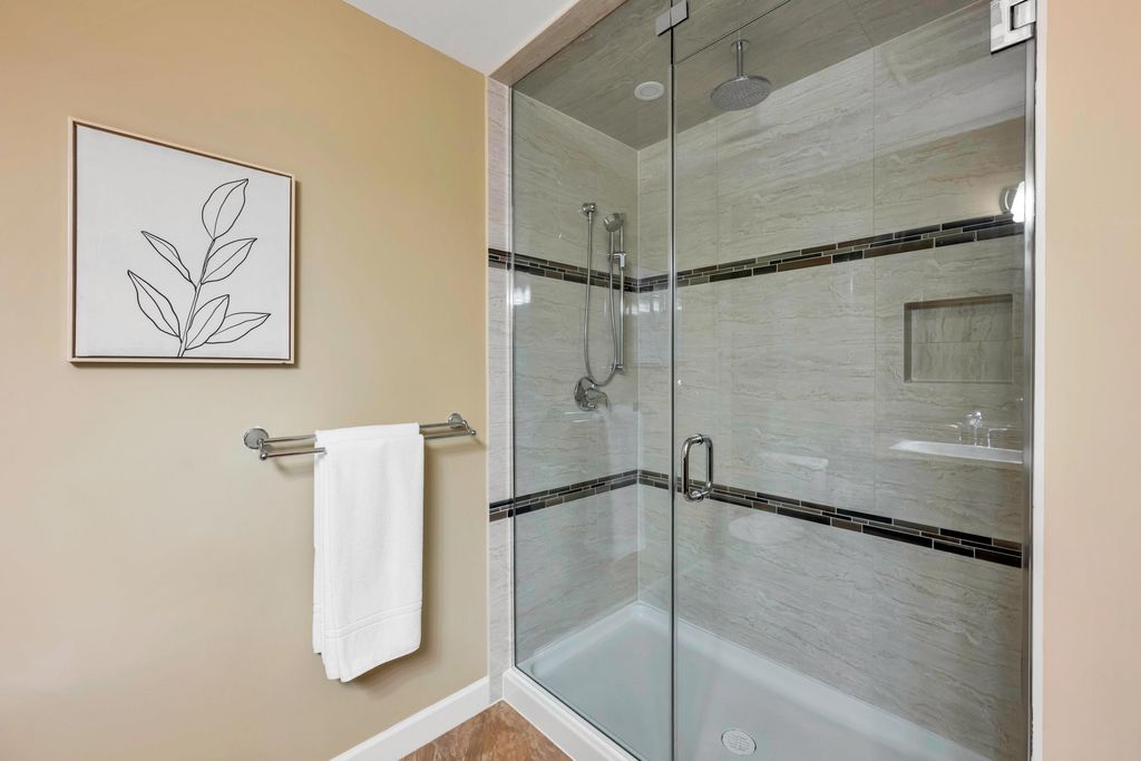 listing image 1108270698585975541