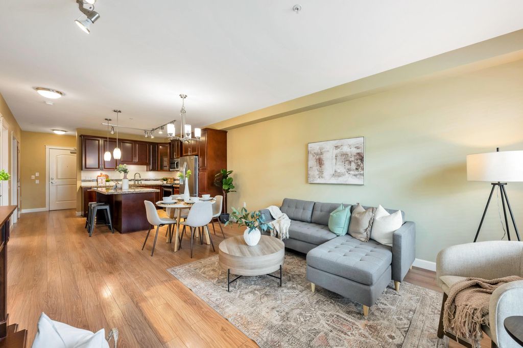 listing image 1102036325612352370